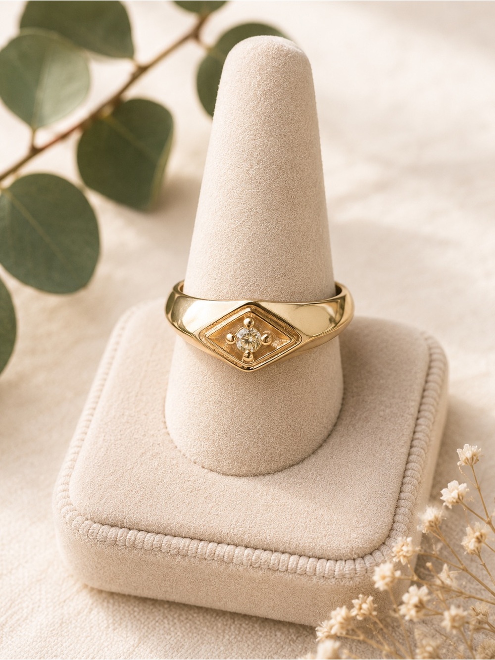 Elegant Gold Diamond Fashion Ring size 8